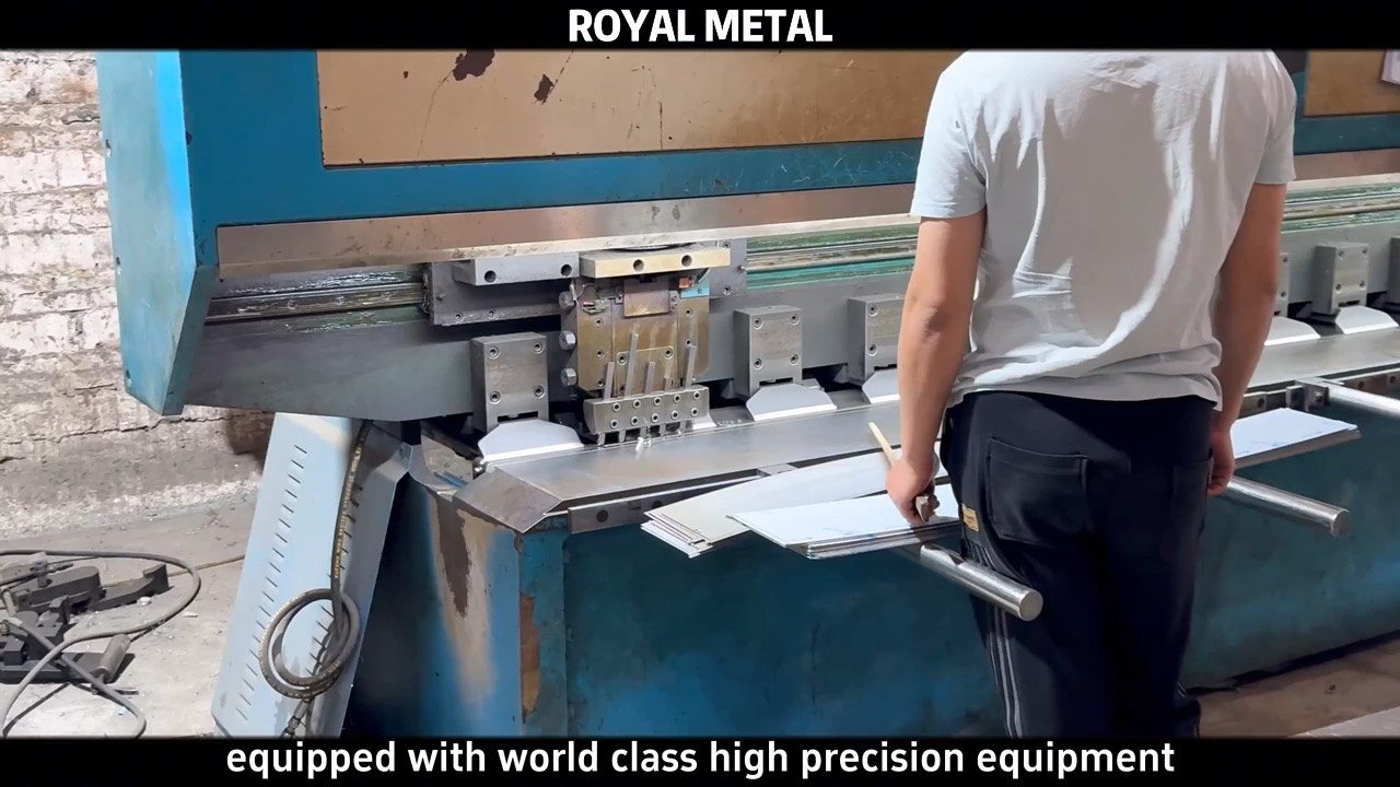 Adjustable glass floating cable wine rack — video still